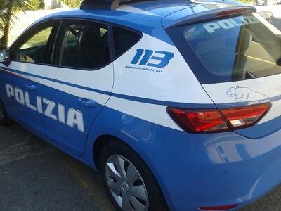 Picchia la convivente e la ferisce a colpi di coltello
