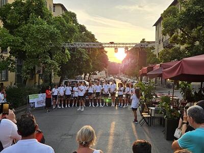 Torniamo a riveder le nostre stelle, Le Mura Spring si presenta alla città durante la Notte Bianca