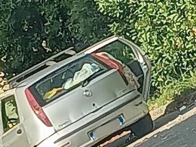 Abbandona rifiuti nel parcheggio del campo sportivo di Marginone: identificata e denunciata dalla polizia locale di Altopascio