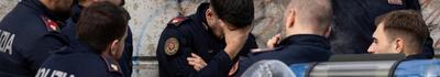Perché gli agenti e i carabinieri si fanno pestare e aggredire senza reagire?